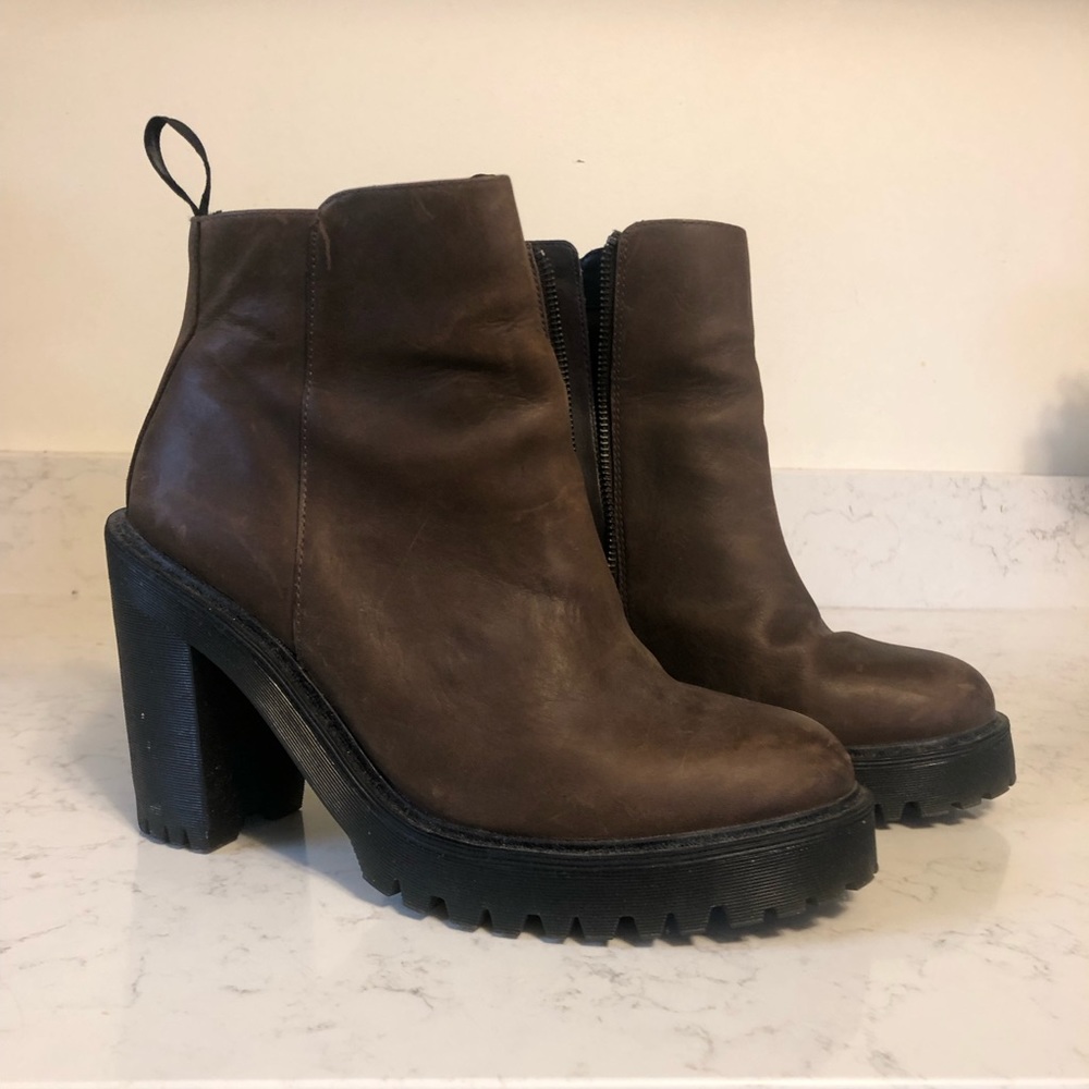 Dr. Martens Brown Magdalena Size 9